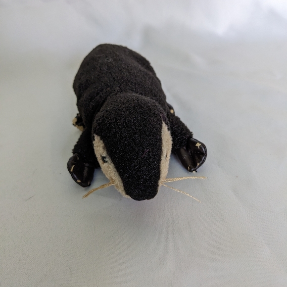 Folkmanis Mini River Otter Finger Puppet Plush 9 inch Stuffed Animal Puppet. - Picture 1 of 6